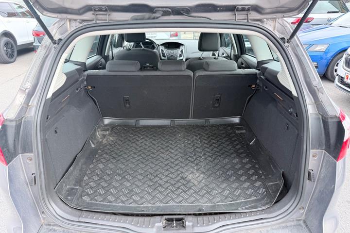 Grå Ford Focus fra 2013