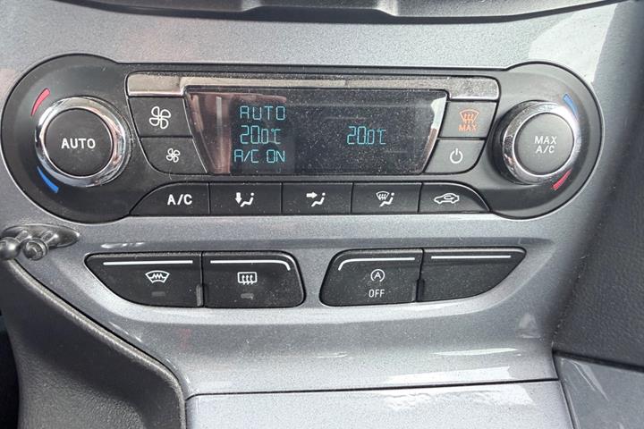 Grå Ford Focus fra 2013