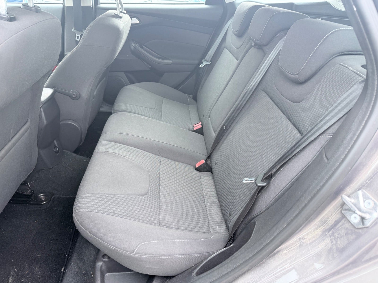 Grå Ford Focus fra 2013