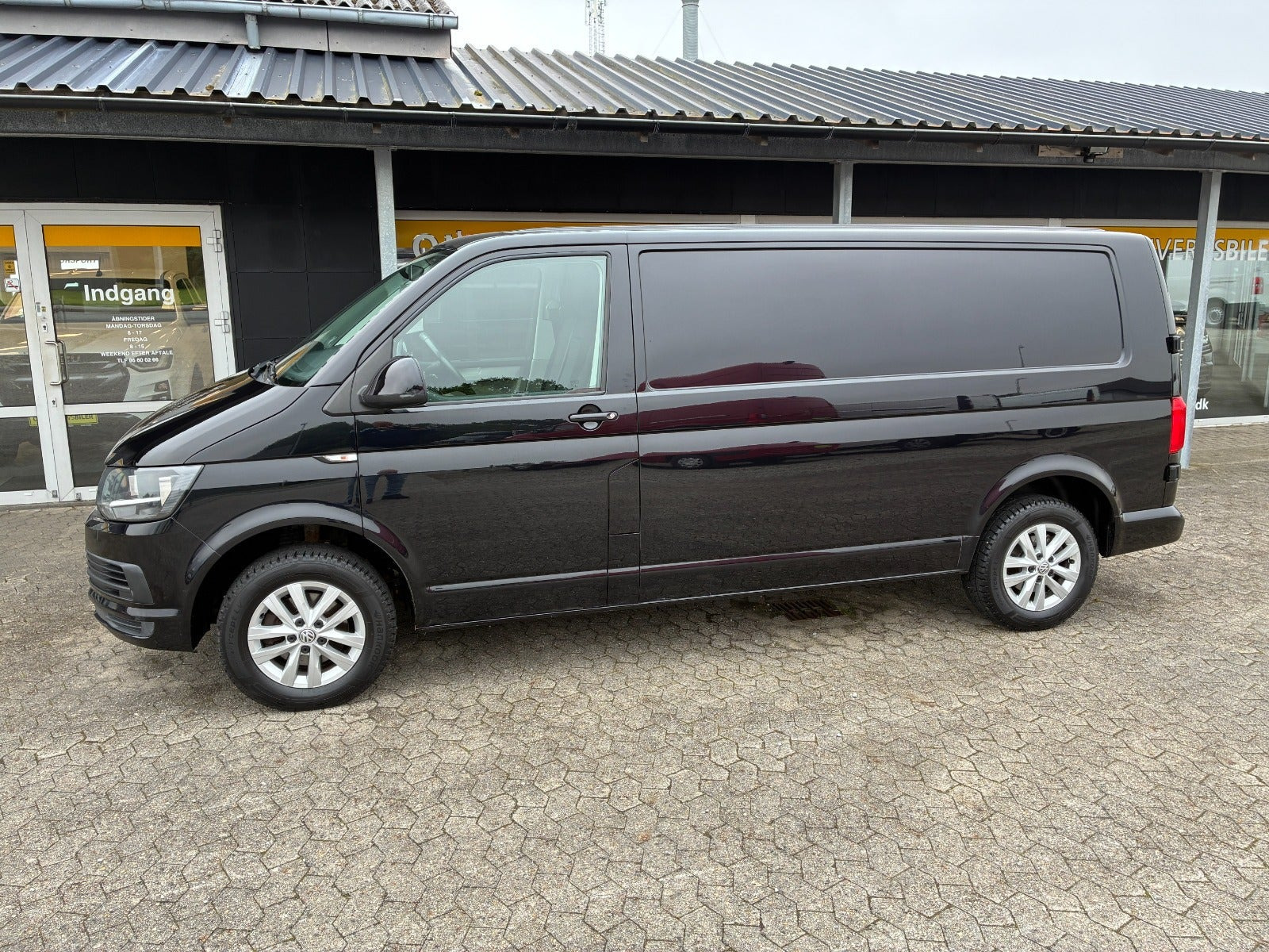 VW Transporter 2,0 TDi 102 Kassevogn lang
