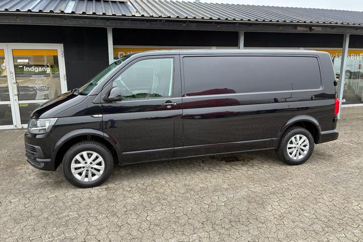 Sort VW Transporter fra 2016