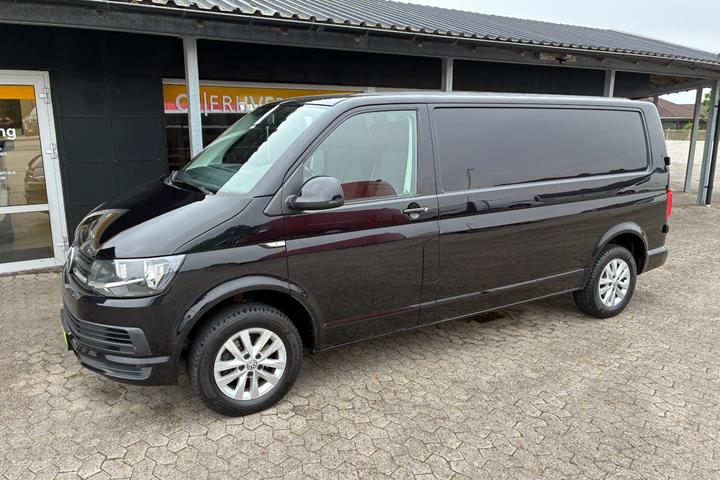 Sort VW Transporter fra 2016