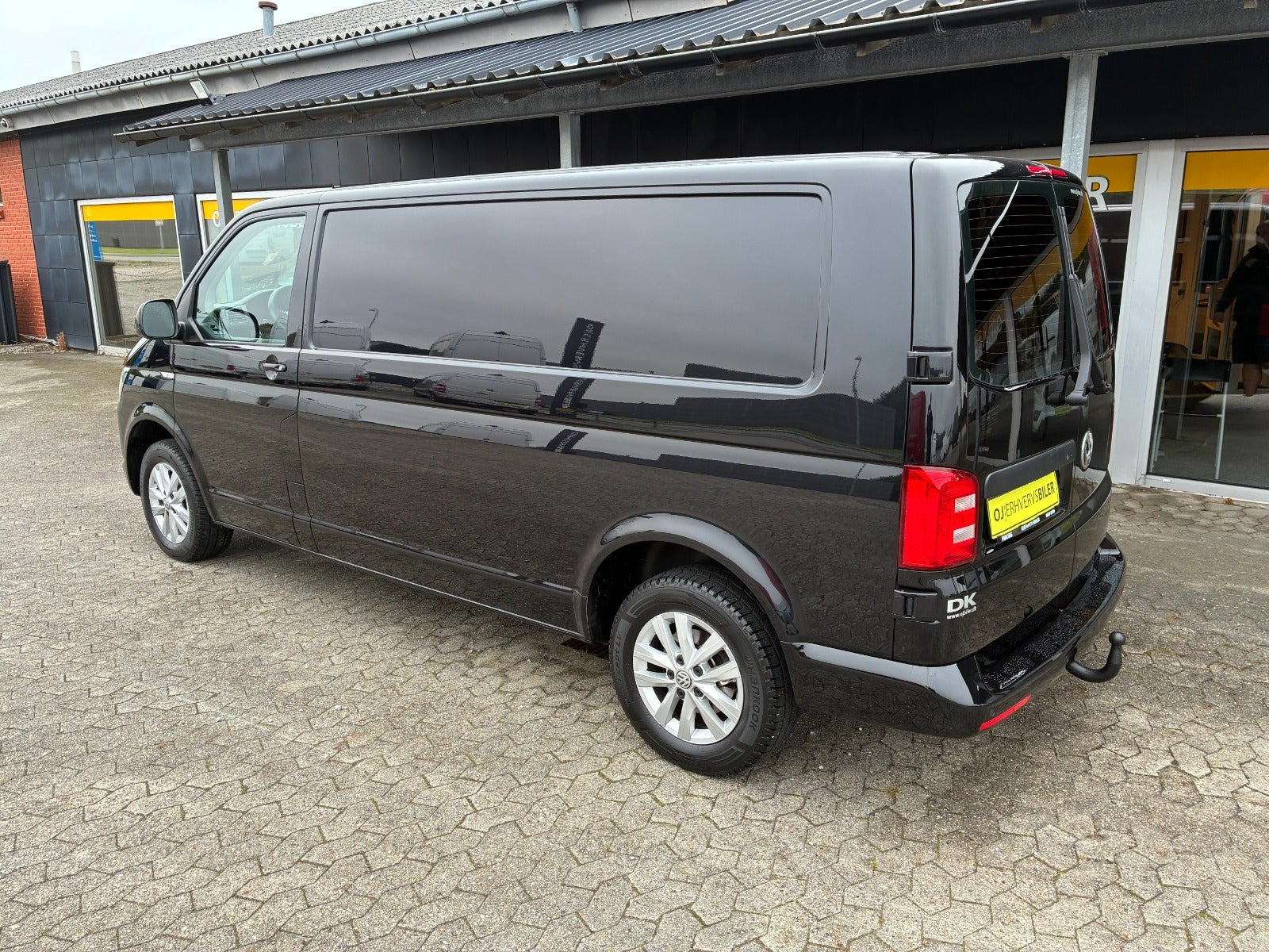 Sort VW Transporter fra 2016
