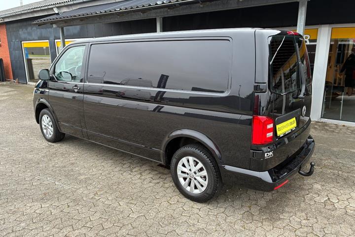 Sort VW Transporter fra 2016
