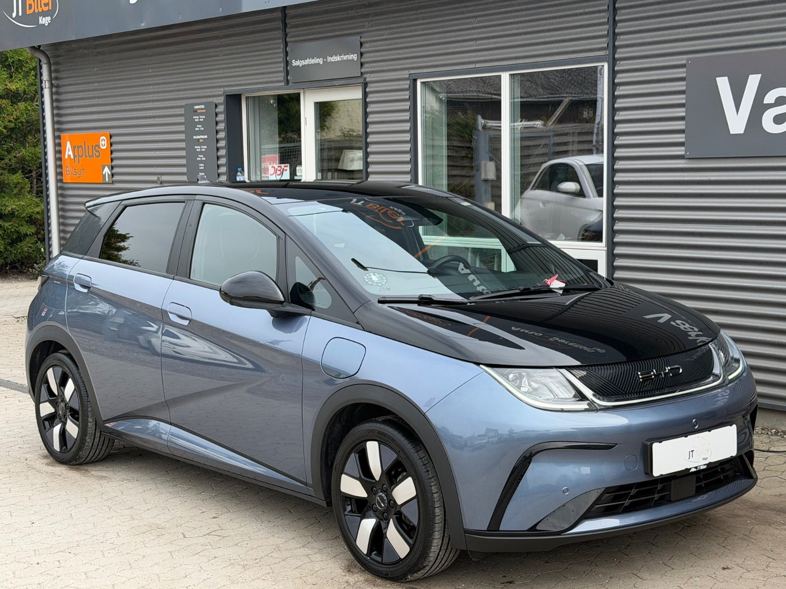 Blå BYD Dolphin fra 2023