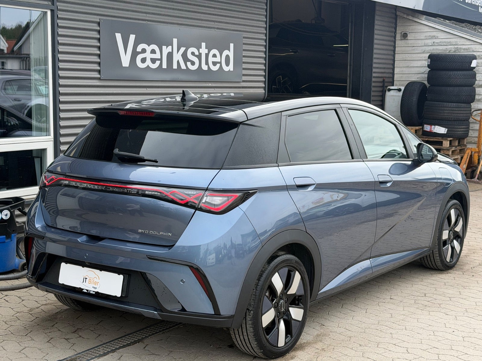 Blå BYD Dolphin fra 2023