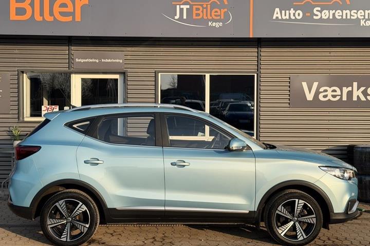 Blå MG ZS fra 2021
