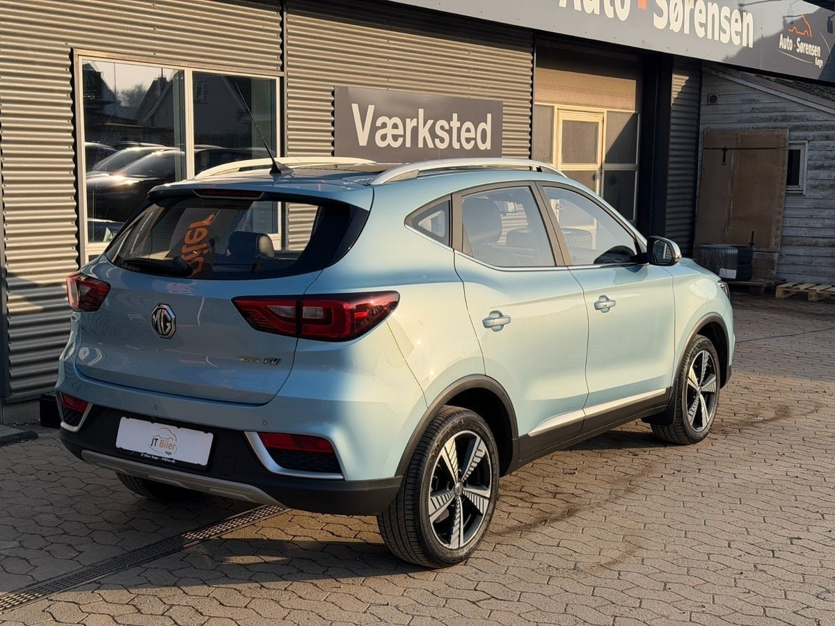 Blå MG ZS fra 2021