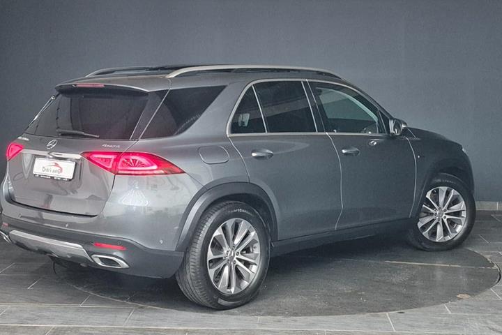 Grå Mercedes GLE350 de fra 2022