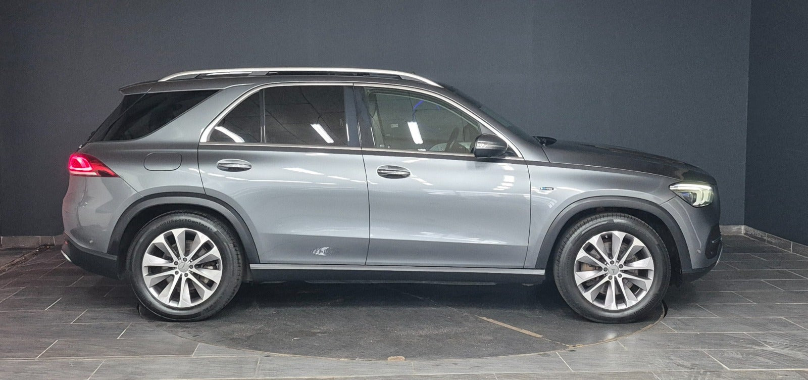 Grå Mercedes GLE350 de fra 2022
