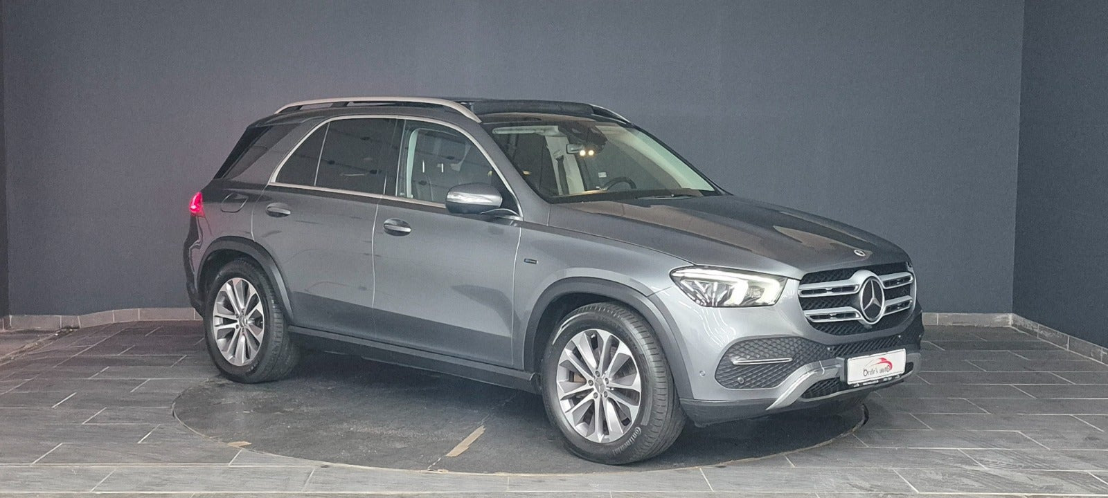 Grå Mercedes GLE350 de fra 2022
