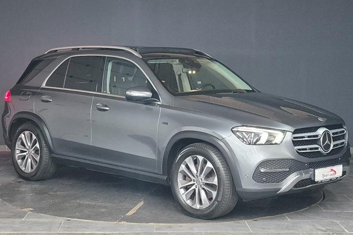 Grå Mercedes GLE350 de fra 2022