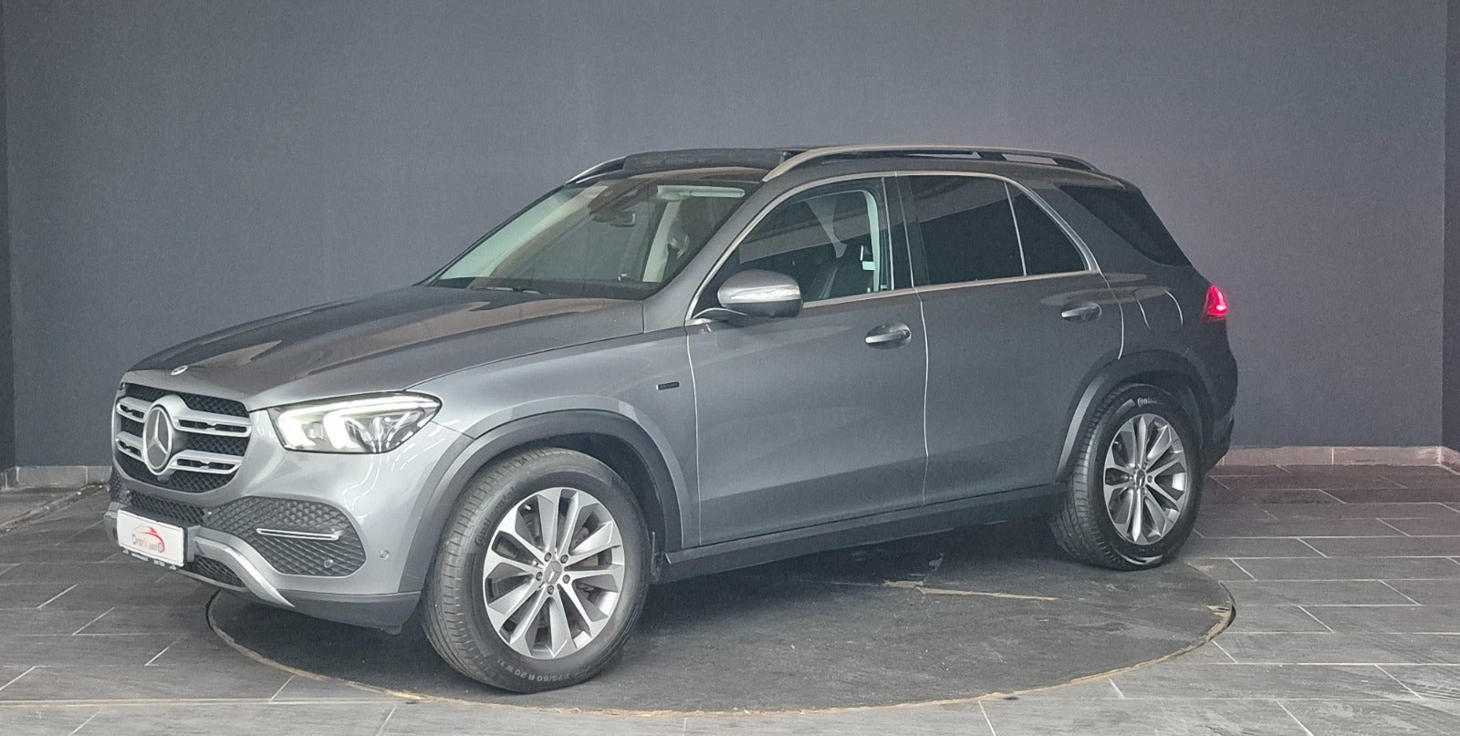 Grå Mercedes GLE350 de fra 2022