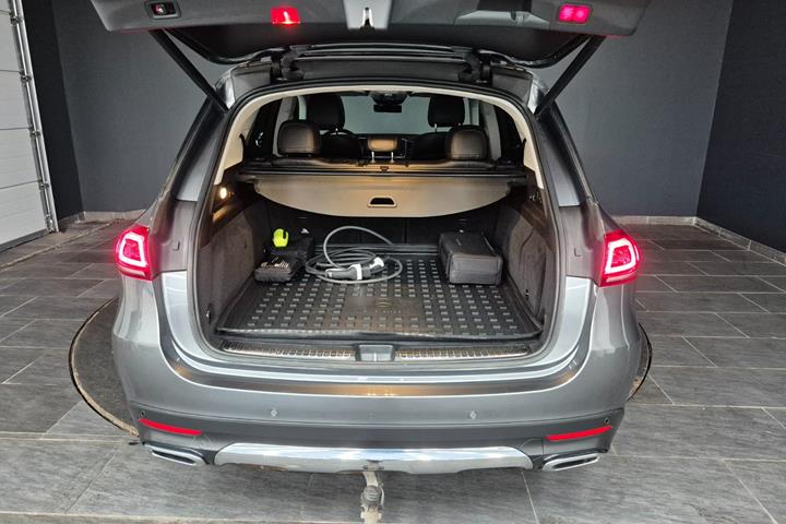 Grå Mercedes GLE350 de fra 2022