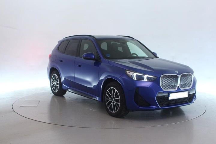 Blå BMW iX1 fra 2026
