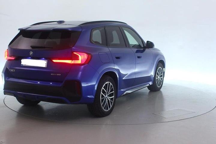 Blå BMW iX1 fra 2026