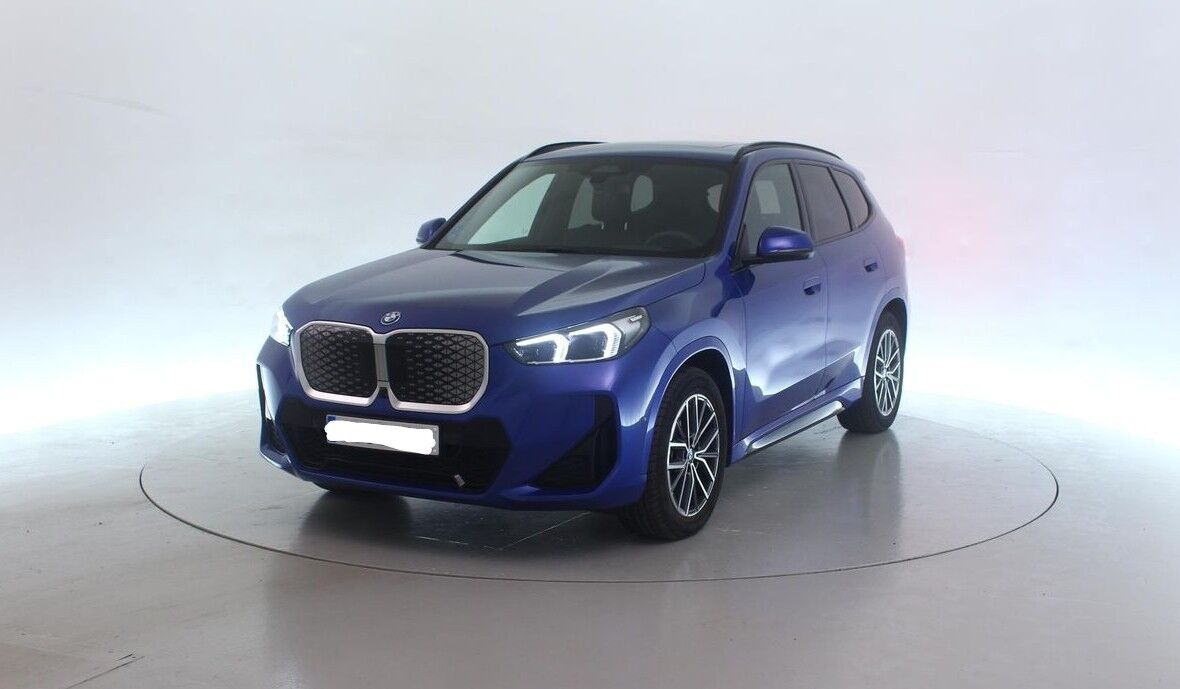 Blå BMW iX1 fra 2026