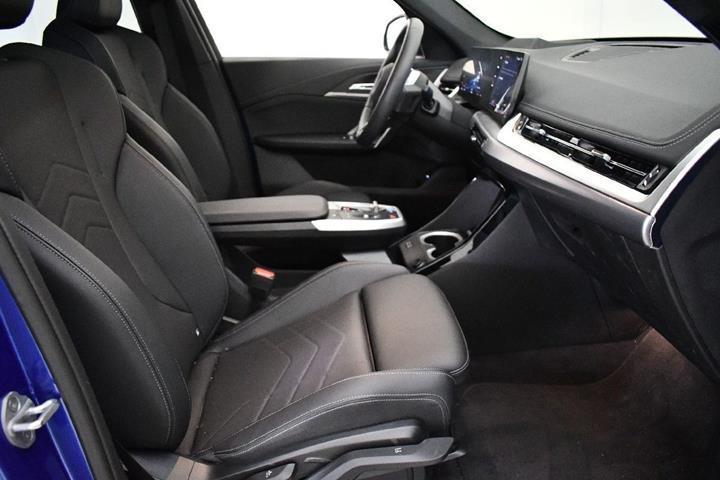 Blå BMW iX1 fra 2026