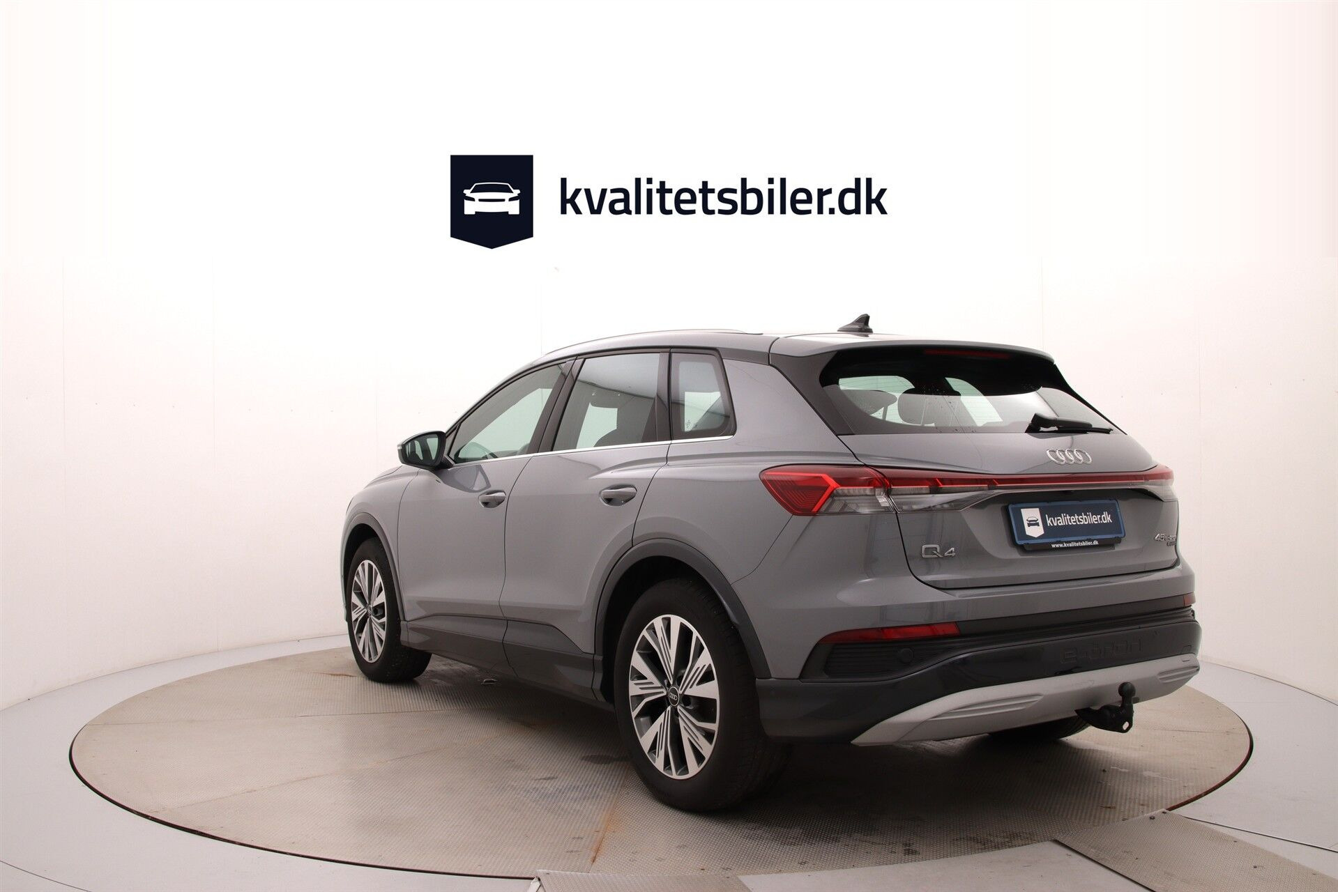Grå Audi Q4 fra 2023