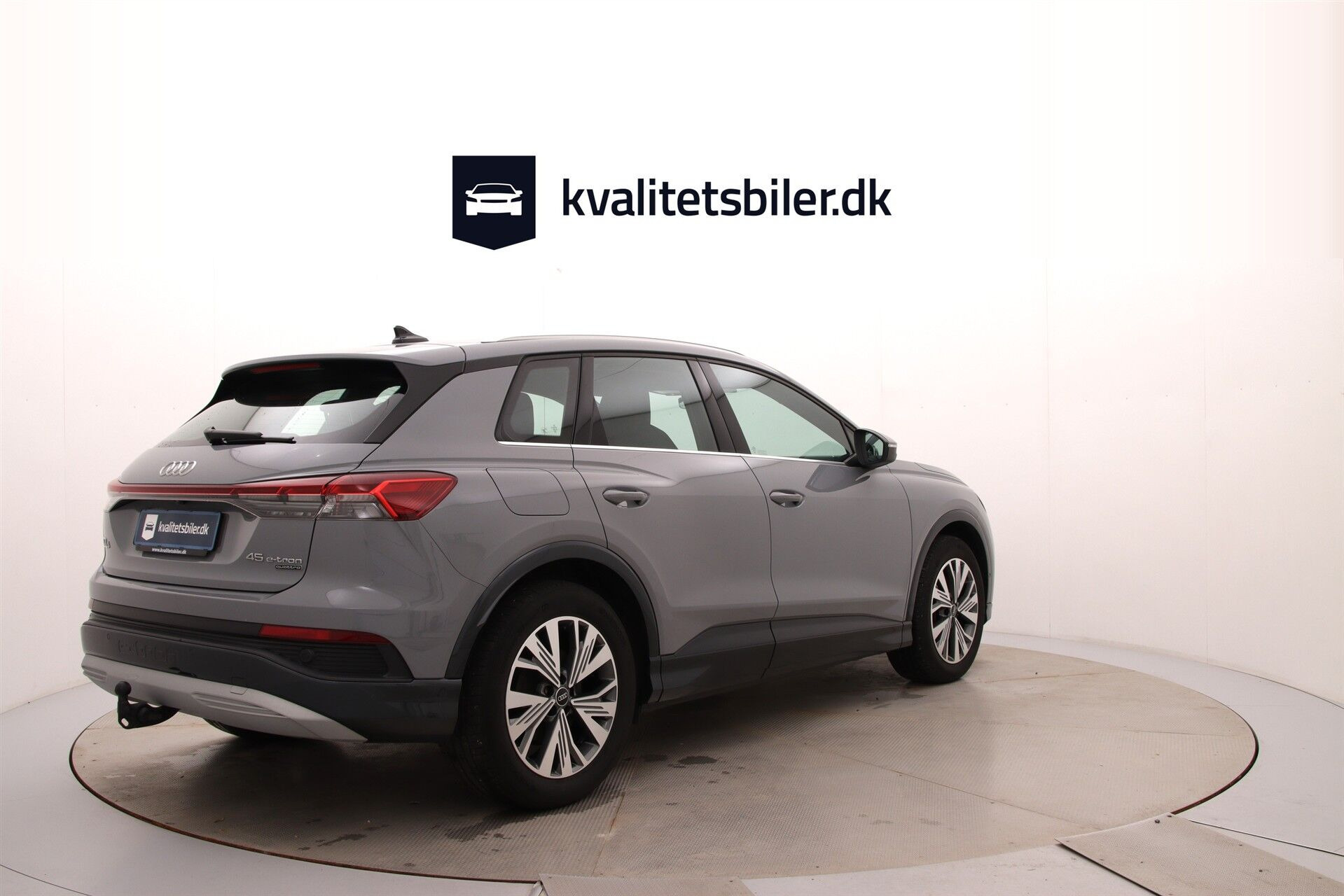 Grå Audi Q4 fra 2023