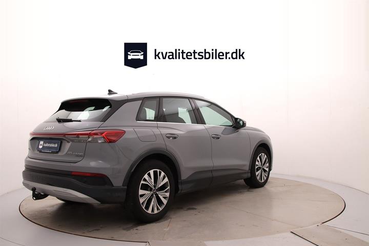 Grå Audi Q4 fra 2023
