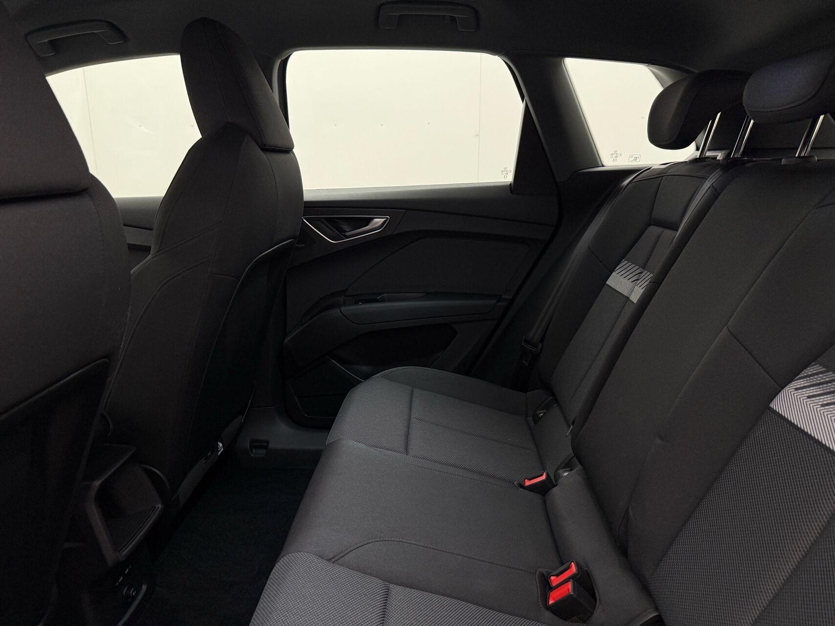 Grå Audi Q4 fra 2023