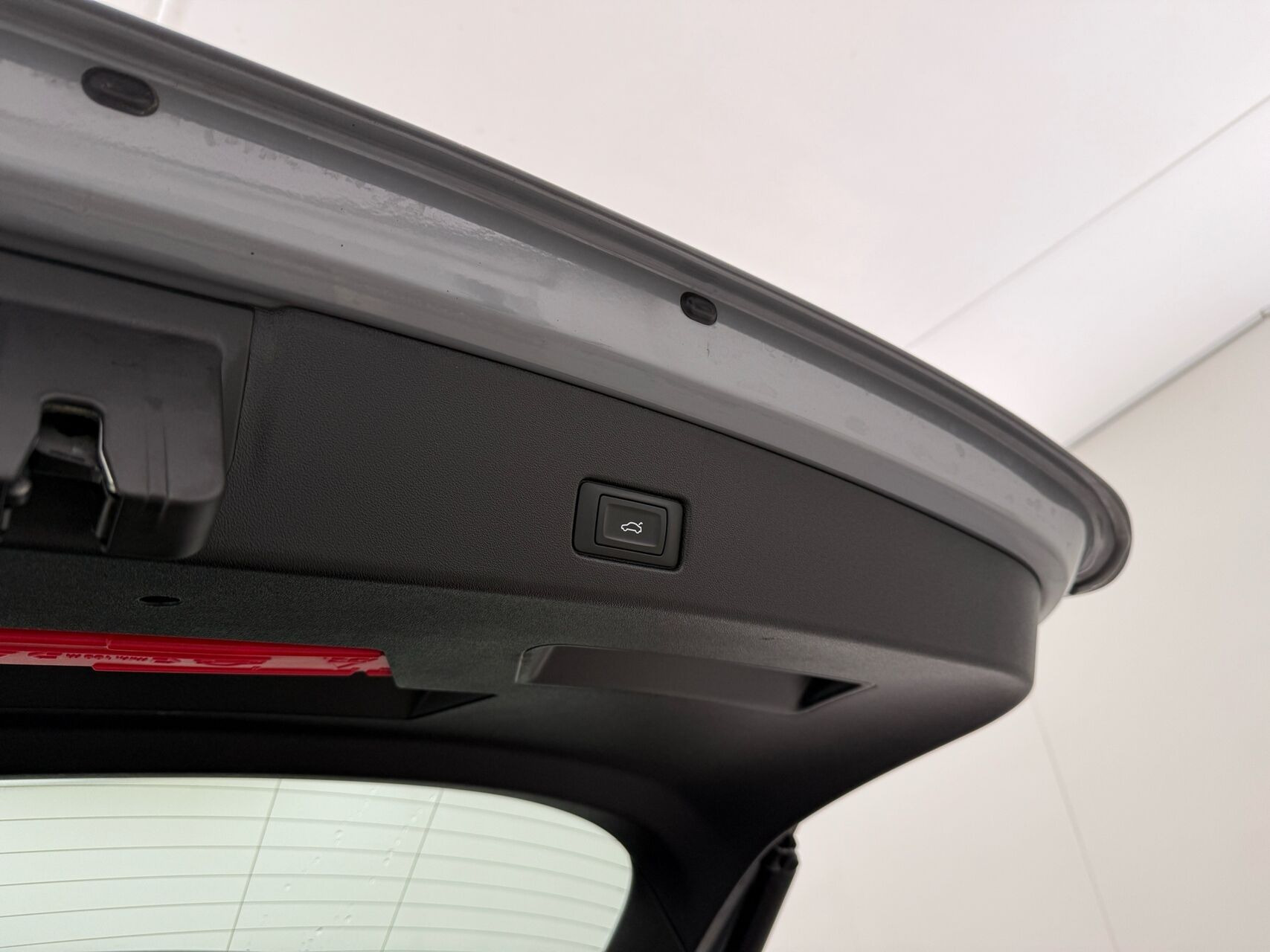 Grå Audi Q4 fra 2023
