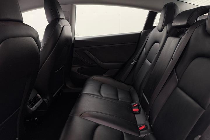 Grå Tesla Model 3 fra 2020