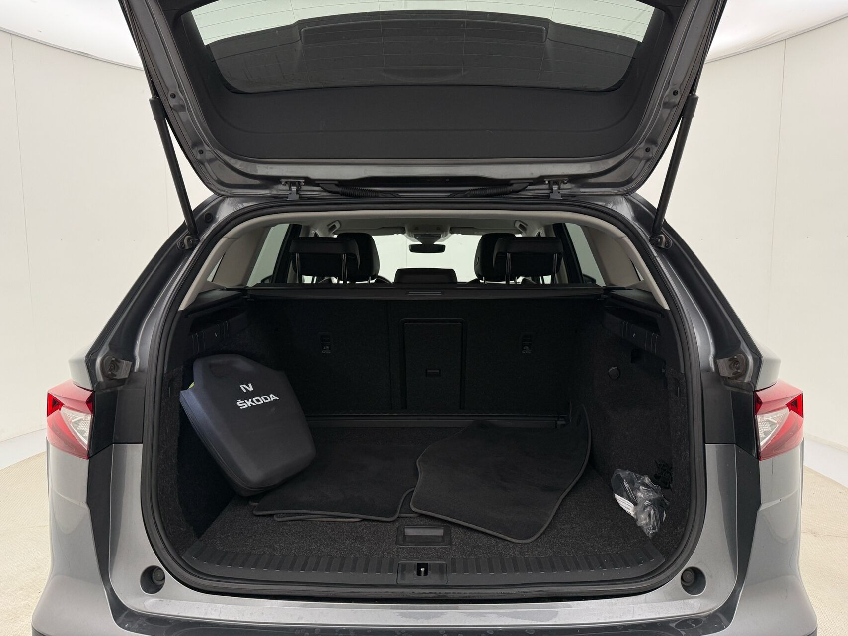 Grå Skoda Enyaq fra 2022