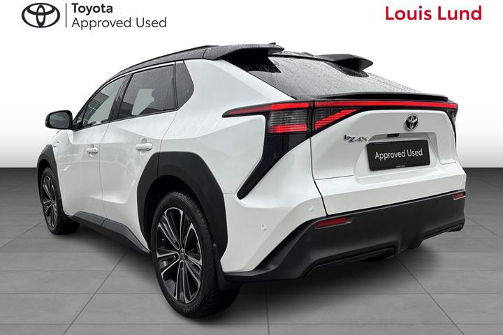 Hvid Toyota BZ4X fra 2025