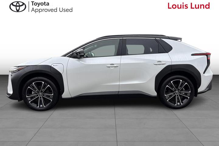 Hvid Toyota BZ4X fra 2025