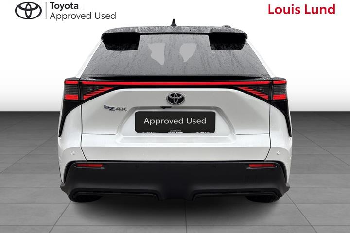 Hvid Toyota BZ4X fra 2025