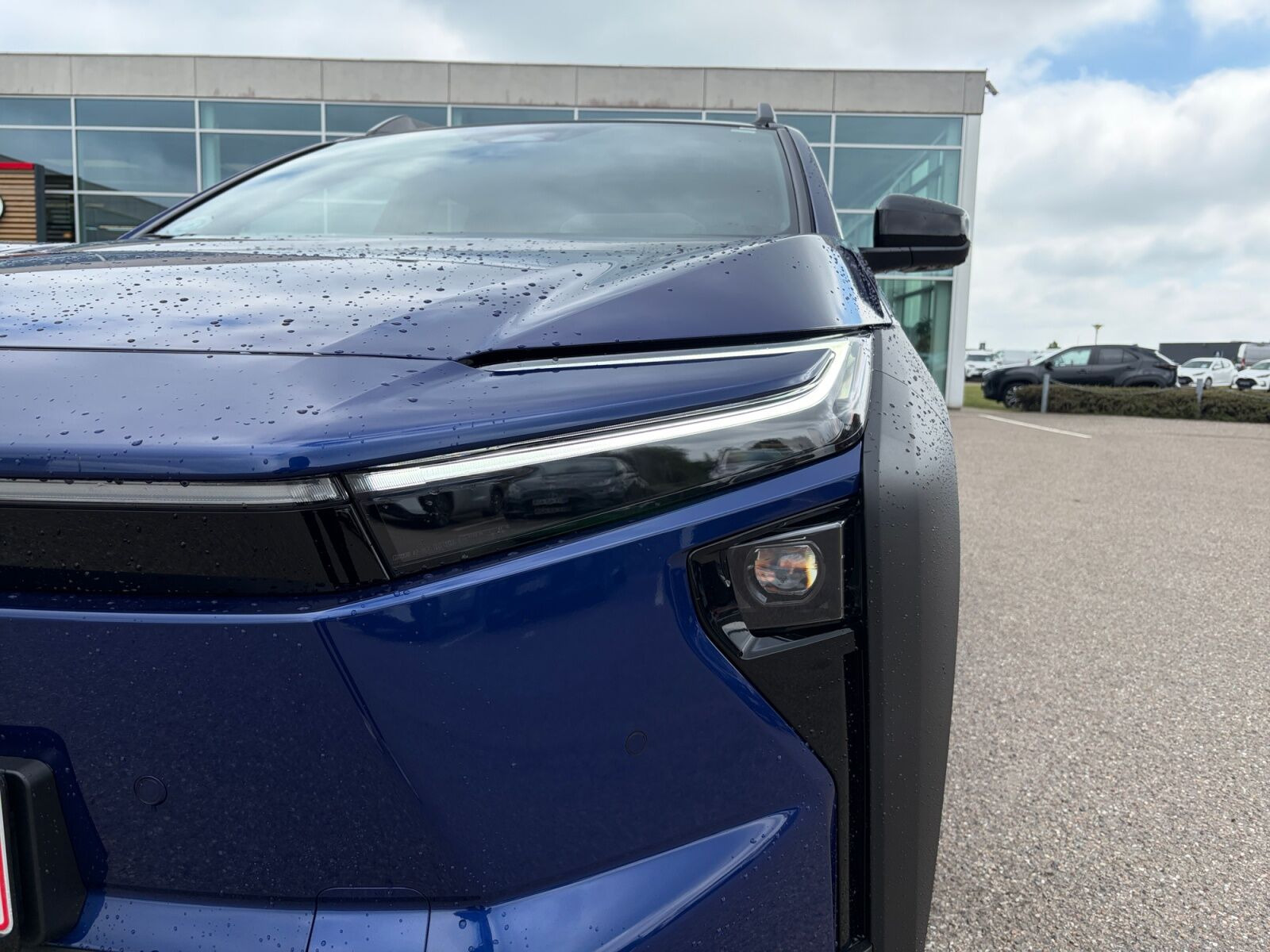 Blå Toyota bZ4X Touring fra 2026