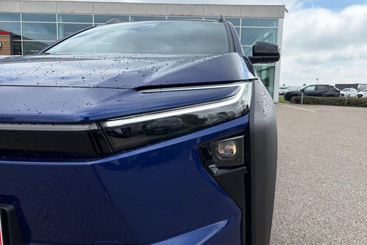 Blå Toyota bZ4X Touring fra 2026
