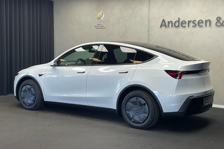 Hvid Tesla Model Y fra 2026