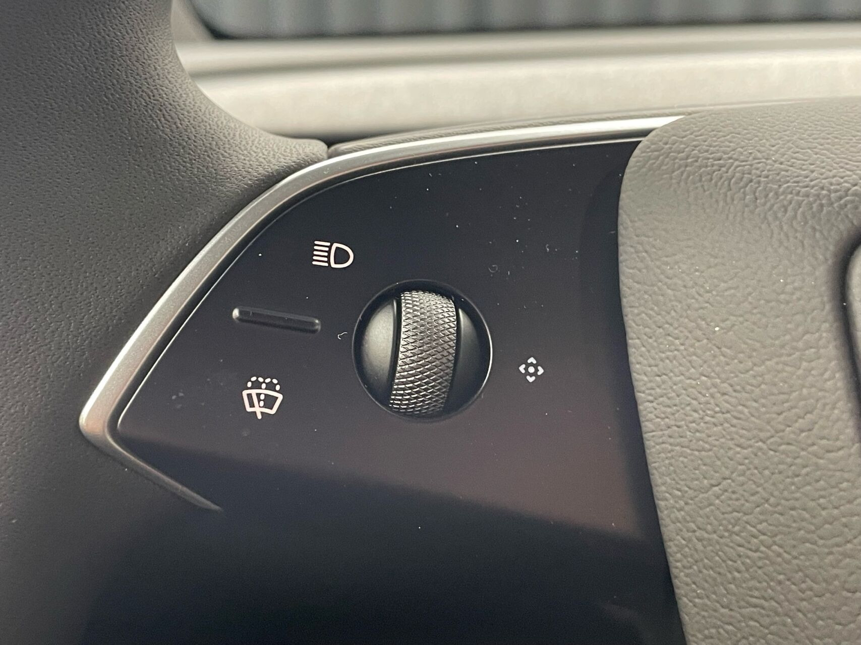 Hvid Tesla Model Y fra 2026