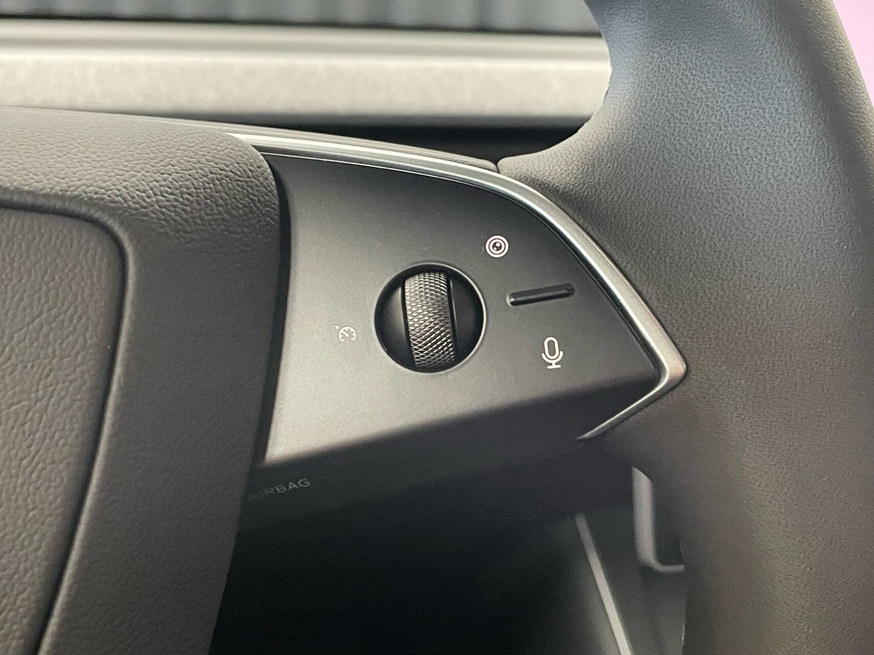 Hvid Tesla Model Y fra 2026