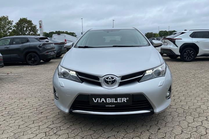 Sølv Toyota Auris fra 2015