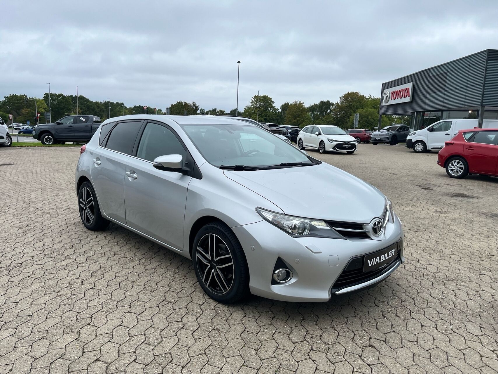 Sølv Toyota Auris fra 2015