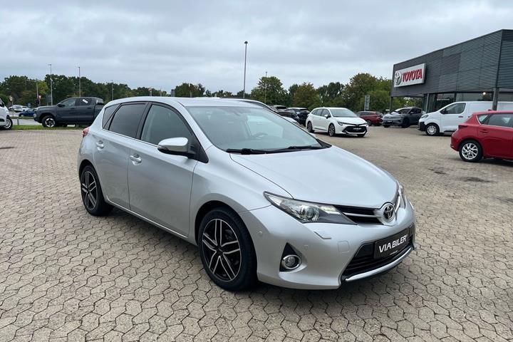 Sølv Toyota Auris fra 2015
