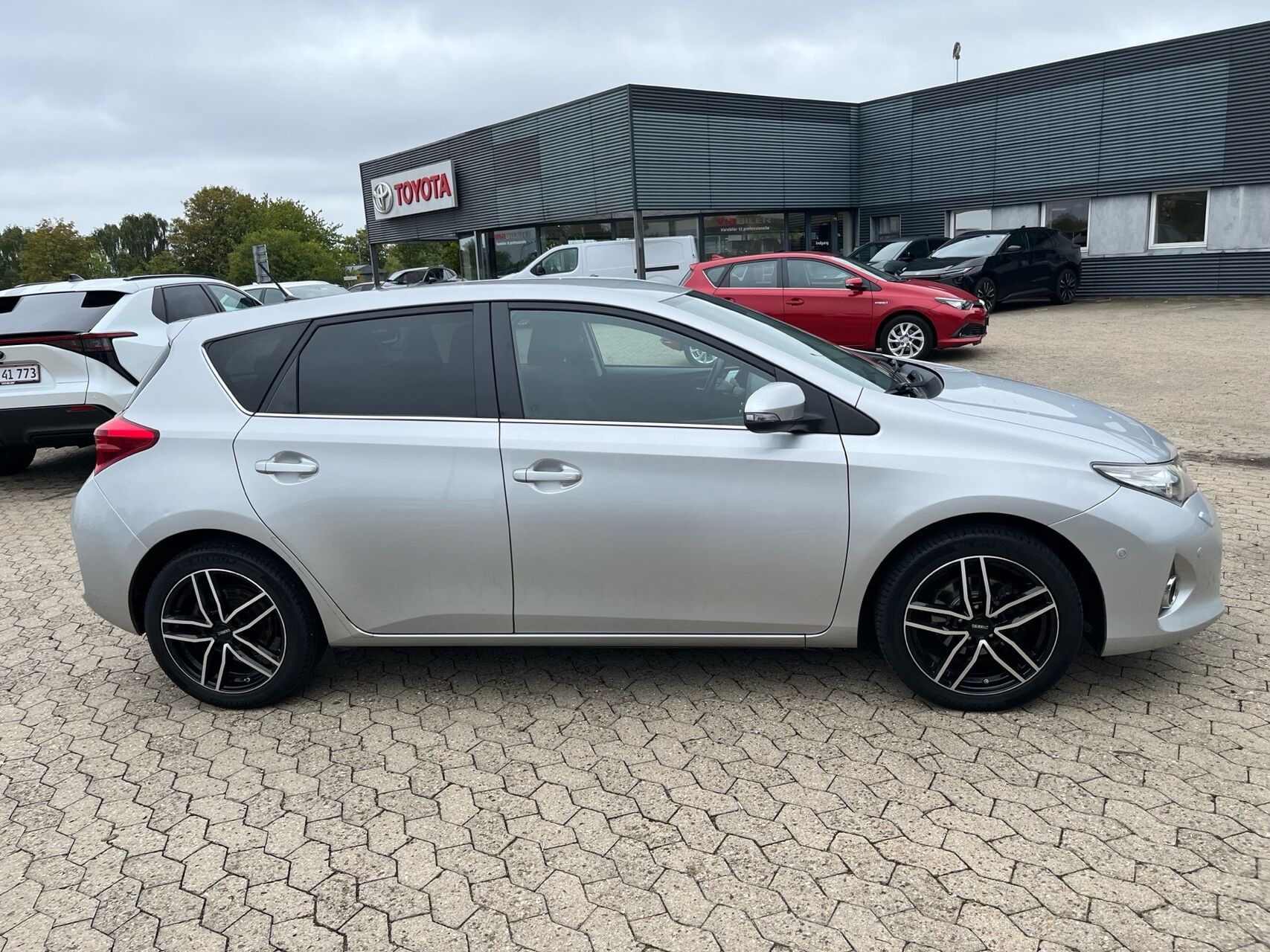 Sølv Toyota Auris fra 2015