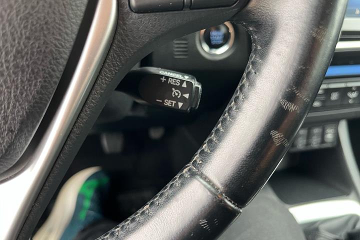 Sølv Toyota Auris fra 2015