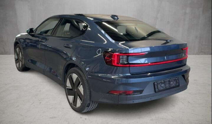 Sort Polestar 2 fra 2025