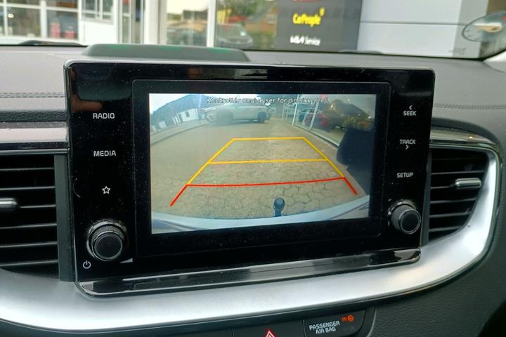 Hvid Kia Ceed fra 2020