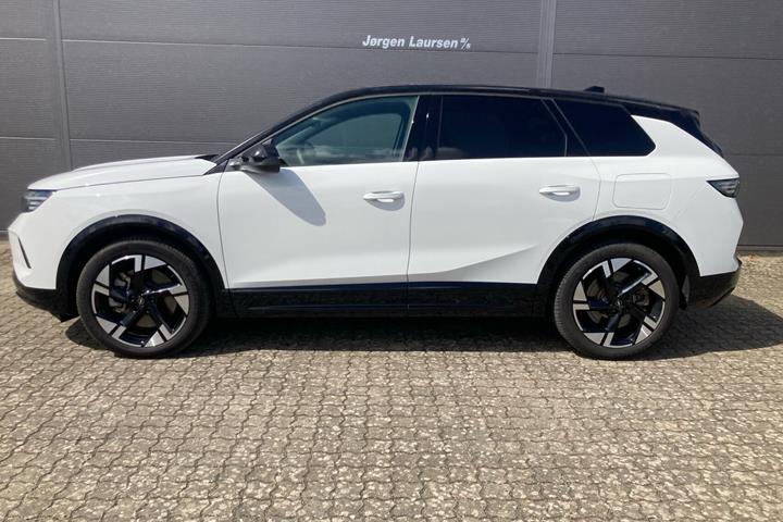 Hvid Opel Grandland fra 2025