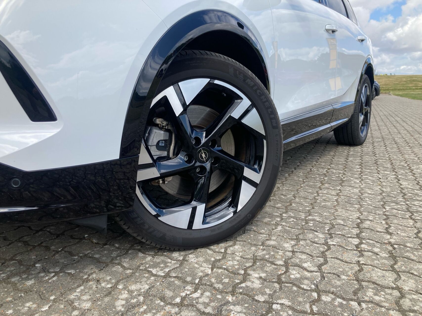 Hvid Opel Grandland fra 2025