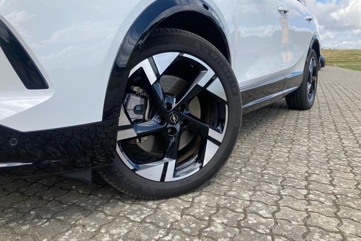 Hvid Opel Grandland fra 2025