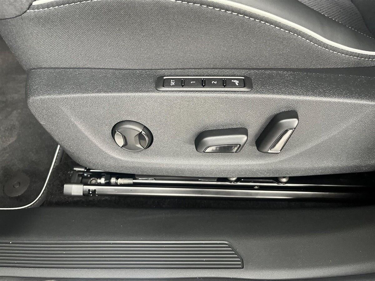 Sort Skoda Enyaq fra 2026