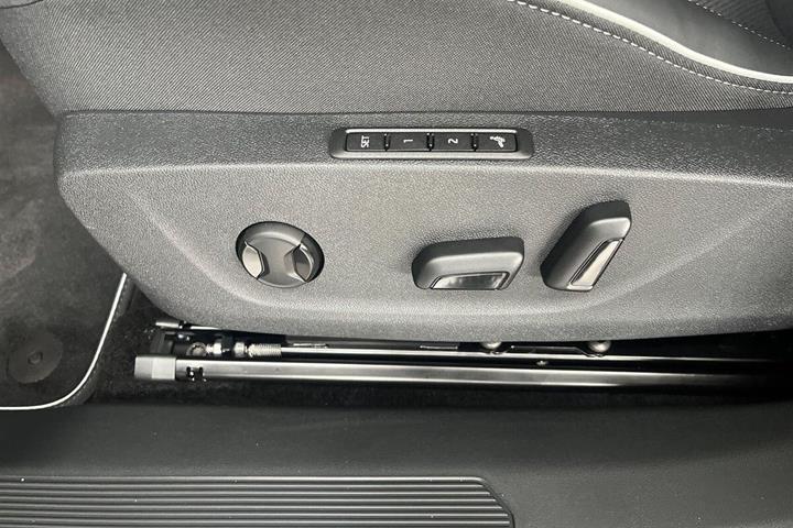 Sort Skoda Enyaq fra 2026