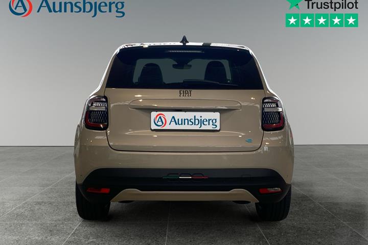 Grå Fiat 600e fra 2024